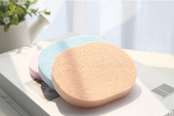 洗臉撲可以當毛巾用嗎 洗臉撲比毛巾洗臉好在哪 洗臉撲可以當毛巾用嗎 洗臉撲比毛巾洗臉好在哪