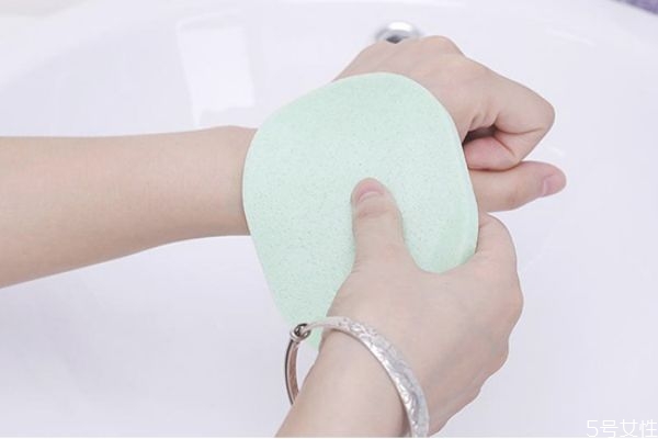 洗臉撲怎么打出泡沫 洗臉撲為什么揉不出泡沫 洗臉撲怎么打出泡沫 洗臉撲為什么揉不出泡沫