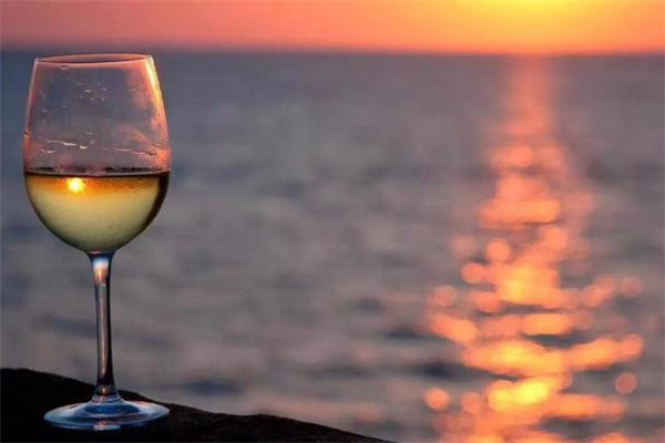 白葡萄酒怎么喝 孕婦能喝白葡萄酒嗎 白葡萄酒怎么喝 孕婦能喝白葡萄酒嗎