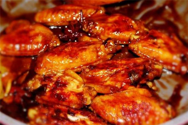 做可樂雞翅用生抽還是老抽 可樂雞翅是咸的還是甜的 做可樂雞翅用生抽還是老抽 可樂雞翅是咸的還是甜的