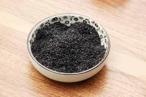 生芝麻和熟芝麻的區(qū)別 吃生芝麻好還是熟芝麻好 生芝麻和熟芝麻的區(qū)別 吃生芝麻好還是熟芝麻好