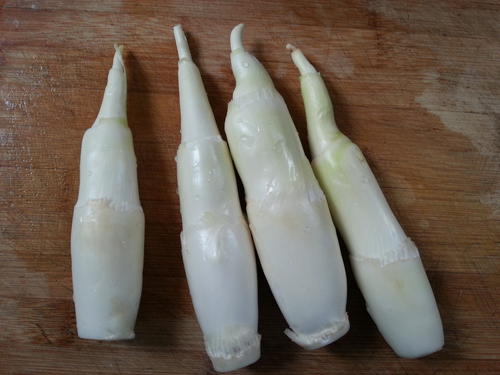 茭白排骨湯的作用 茭白排骨湯怎么做好喝 茭白排骨湯的作用 茭白排骨湯怎么做好喝