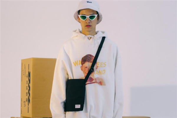 2020年流行什么顏色加絨衛(wèi)衣 加絨衛(wèi)衣什么顏色好看 2020年流行什么顏色加絨衛(wèi)衣 加絨衛(wèi)衣什么顏色好看