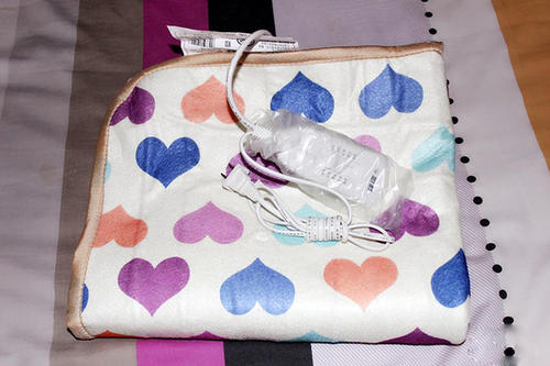 電熱毯費(fèi)電嗎 空調(diào)和電熱毯哪個(gè)好 電熱毯費(fèi)電嗎 空調(diào)和電熱毯哪個(gè)好