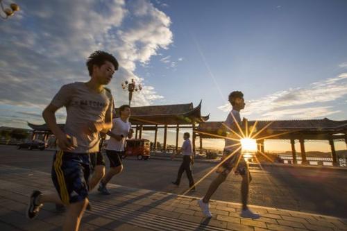 晨練可以做力量訓(xùn)練嗎 力量訓(xùn)練什么時(shí)候做好 晨練可以做力量訓(xùn)練嗎 力量訓(xùn)練什么時(shí)候做好