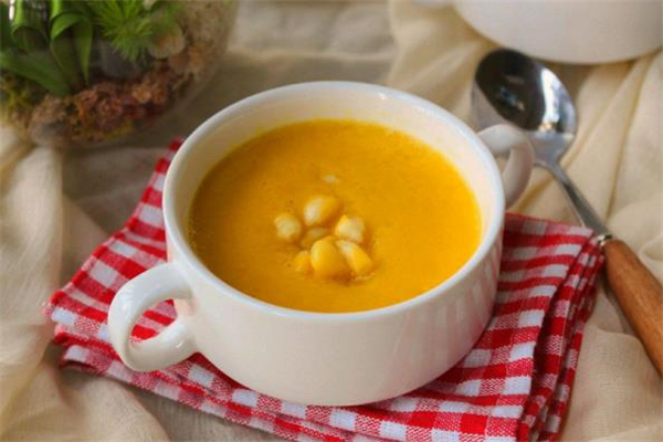 奶油玉米濃湯的做法 奶油玉米濃湯可以當早餐嗎 奶油玉米濃湯的做法 奶油玉米濃湯可以當早餐嗎