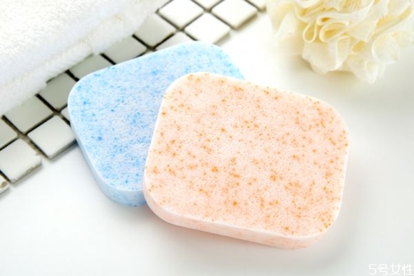 洗臉撲需要洗嗎 洗臉撲黑了怎么清洗 洗臉撲需要洗嗎 洗臉撲黑了怎么清洗