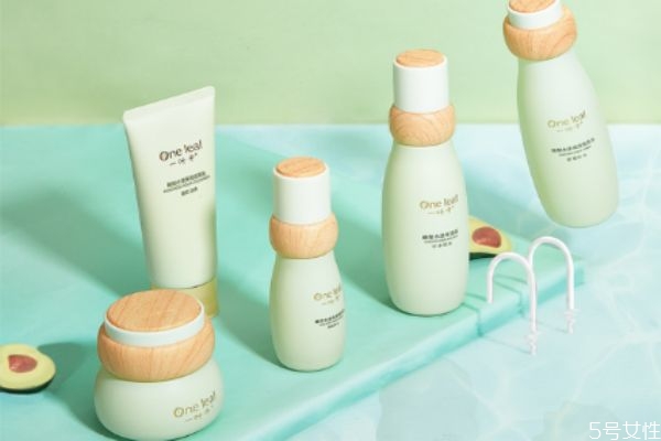 一葉子水乳適合年齡 一葉子有哪些系列 一葉子水乳適合年齡 一葉子有哪些系列