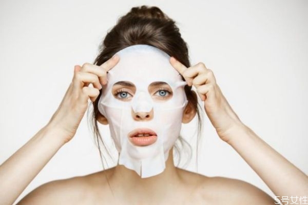 敷面膜之前要涂水乳嗎 貼完面膜要不要涂水乳 敷面膜之前要涂水乳嗎 貼完面膜要不要涂水乳