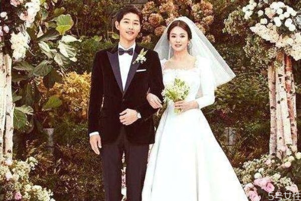 二婚結(jié)婚怎么舉行婚禮 二婚要辦結(jié)婚證的流程 二婚結(jié)婚怎么舉行婚禮 二婚要辦結(jié)婚證的流程