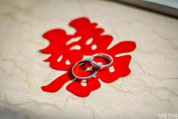 結(jié)婚大約需要多少錢 結(jié)婚需要買什么東西 結(jié)婚大約需要多少錢 結(jié)婚需要買什么東西