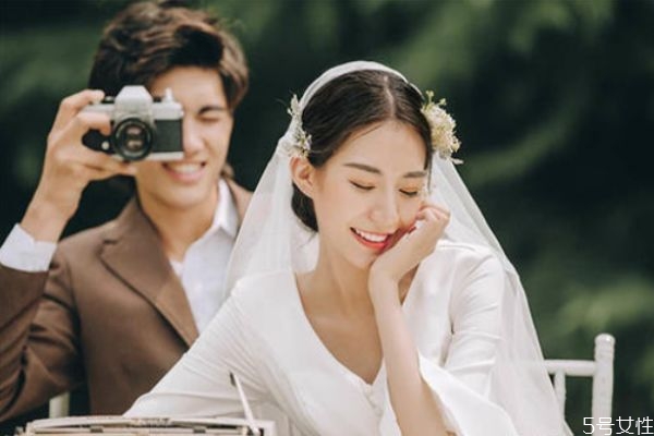 二婚結(jié)婚怎么舉行婚禮 二婚要辦結(jié)婚證的流程 二婚結(jié)婚怎么舉行婚禮 二婚要辦結(jié)婚證的流程