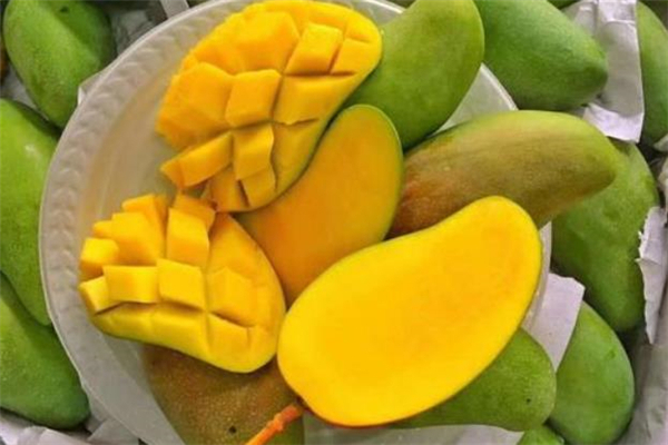 青芒里面是白色的能吃嗎 青芒里面為什么是白的 青芒里面是白色的能吃嗎 青芒里面為什么是白的