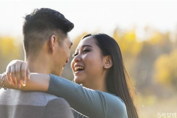 先領(lǐng)證還是先給彩禮 沒(méi)給彩禮就讓去領(lǐng)證 先領(lǐng)證還是先給彩禮 沒(méi)給彩禮就讓去領(lǐng)證