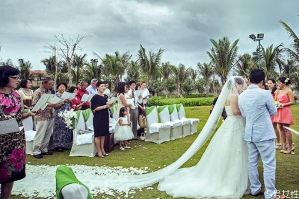 先領(lǐng)證還是先給彩禮 沒給彩禮就讓去領(lǐng)證 先領(lǐng)證還是先給彩禮 沒給彩禮就讓去領(lǐng)證