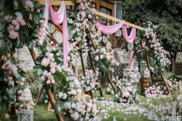 領(lǐng)證不辦婚禮叫什么 先辦酒席還是先領(lǐng)結(jié)婚證 領(lǐng)證不辦婚禮叫什么 先辦酒席還是先領(lǐng)結(jié)婚證