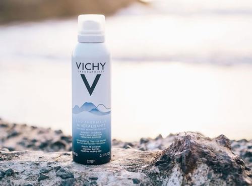 化妝后怎么用補水噴霧 為什么不抹護膚品皮膚反而好 化妝后怎么用補水噴霧 為什么不抹護膚品皮膚反而好