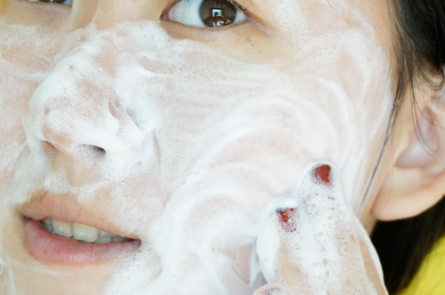 運(yùn)動完后能馬上潔面嗎 運(yùn)動完后能用冷水潔面嗎 運(yùn)動完后能馬上潔面嗎 運(yùn)動完后能用冷水潔面嗎