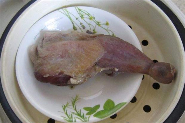 蒸臘雞腿要放什么 蒸臘雞腿可以經(jīng)常吃嗎 蒸臘雞腿要放什么 蒸臘雞腿可以經(jīng)常吃嗎