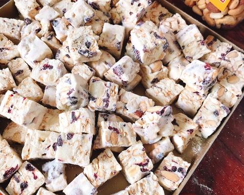 雪花酥可以用平底鍋?zhàn)鰡?雪花酥黃油加多了會怎樣 雪花酥可以用平底鍋?zhàn)鰡?雪花酥黃油加多了會怎樣