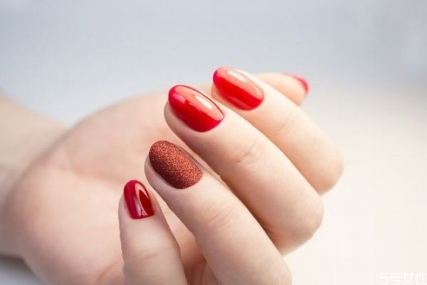 適合秋季的美甲風(fēng)格有哪些 秋季做什么美甲才好看 適合秋季的美甲風(fēng)格有哪些 秋季做什么美甲才好看