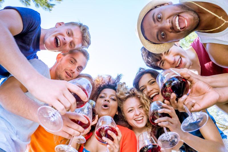 皮膚過敏期間能喝酒嗎 皮膚過敏喝酒對皮膚有影響嗎 皮膚過敏期間能喝酒嗎 皮膚過敏喝酒對皮膚有影響嗎