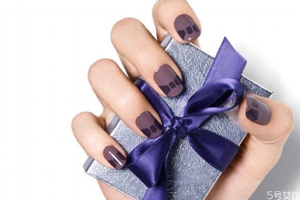 在家做指甲要準備什么工具 自己怎么卸指甲油 在家做指甲要準備什么工具 自己怎么卸指甲油