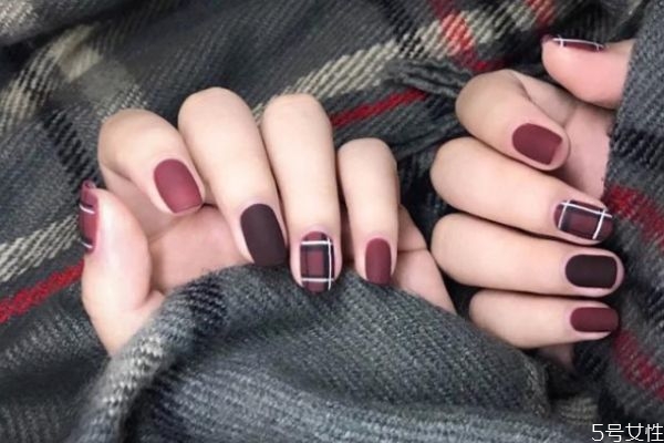 適合秋季的美甲風(fēng)格有哪些 秋季做什么美甲才好看 適合秋季的美甲風(fēng)格有哪些 秋季做什么美甲才好看