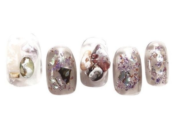 簡(jiǎn)單的美甲雕花步驟 美甲雕花的制作技巧 簡(jiǎn)單的美甲雕花步驟 美甲雕花的制作技巧