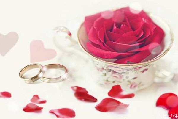 結(jié)婚彩禮錢什么時(shí)候給女方家 結(jié)婚彩禮的結(jié)婚習(xí)俗 結(jié)婚彩禮錢什么時(shí)候給女方家 結(jié)婚彩禮的結(jié)婚習(xí)俗