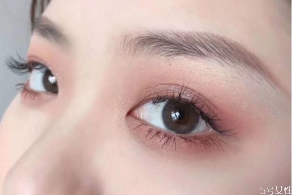 美瞳的危害有哪些 哪些人不適合戴美瞳 美瞳的危害有哪些 哪些人不適合戴美瞳