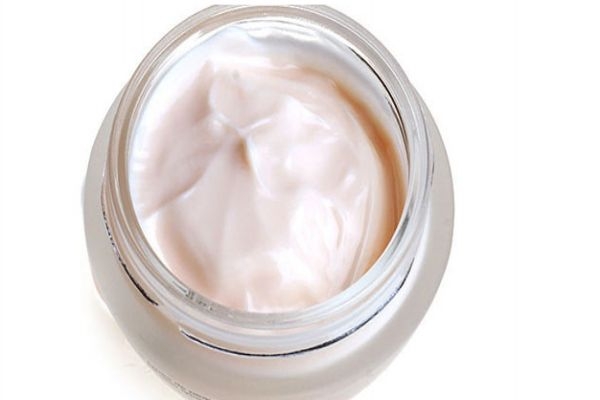 面霜搓泥是怎么回事 面霜搓泥是不是不吸收 面霜搓泥是怎么回事 面霜搓泥是不是不吸收