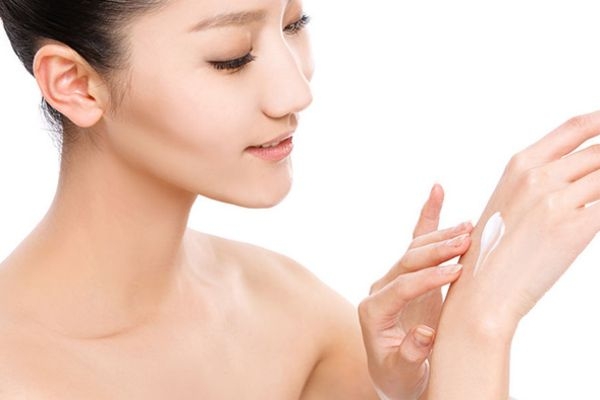 皮膚愛出油怎么調(diào)理 皮膚很油怎么辦 皮膚愛出油怎么調(diào)理 皮膚很油怎么辦