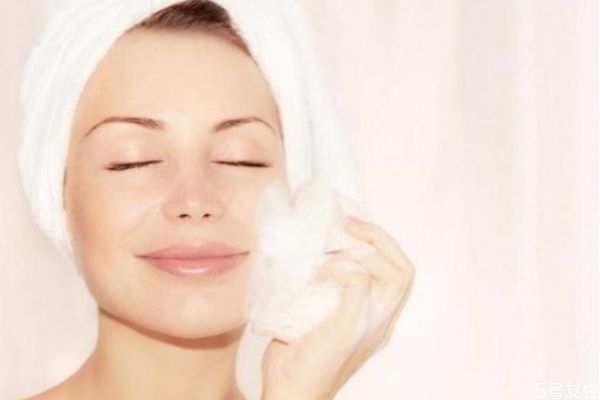 皮膚過度出油怎么辦 皮膚出油多怎么改善 皮膚過度出油怎么辦 皮膚出油多怎么改善