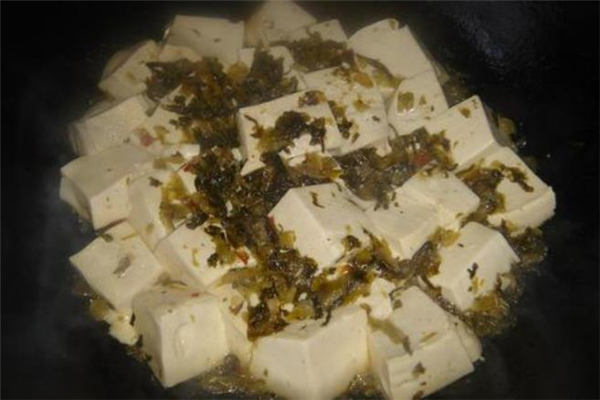 咸菜煮豆腐的做法 咸菜煮豆腐先放咸菜還是先放豆腐 咸菜煮豆腐的做法 咸菜煮豆腐先放咸菜還是先放豆腐