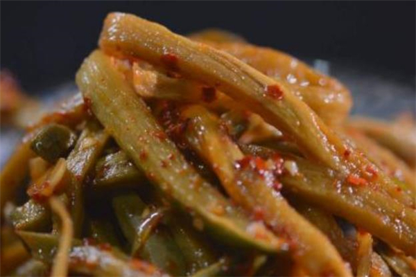 腌咸菜放多少鹽 腌咸菜用什么容器 腌咸菜放多少鹽 腌咸菜用什么容器