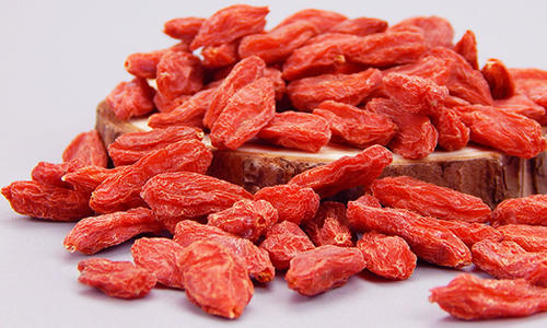 枸杞為什么越曬越濕 枸杞受潮了還能吃嗎 枸杞為什么越曬越濕 枸杞受潮了還能吃嗎