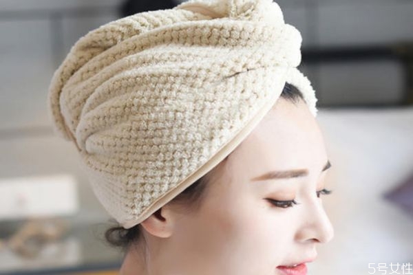 干發(fā)帽有用嗎 干發(fā)帽包頭發(fā)的危害 干發(fā)帽有用嗎 干發(fā)帽包頭發(fā)的危害