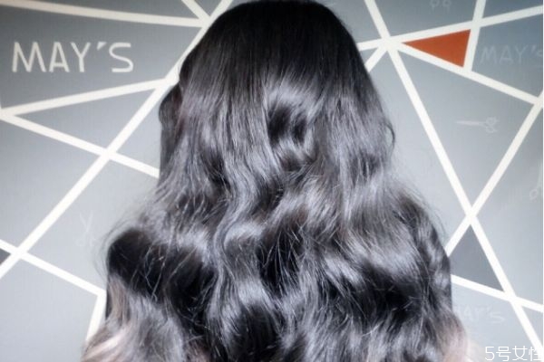 染過的頭發(fā)會越洗越淺嗎 頭發(fā)越洗顏色越淺的原因 染過的頭發(fā)會越洗越淺嗎 頭發(fā)越洗顏色越淺的原因