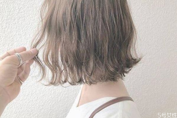 染發(fā)劑可以經(jīng)常用嗎 染發(fā)劑會(huì)導(dǎo)致脫發(fā)嗎 染發(fā)劑可以經(jīng)常用嗎 染發(fā)劑會(huì)導(dǎo)致脫發(fā)嗎