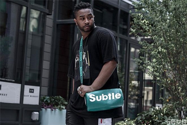 春天背什么顏色包包好看 春天流行背什么顏色包包 春天背什么顏色包包好看 春天流行背什么顏色包包