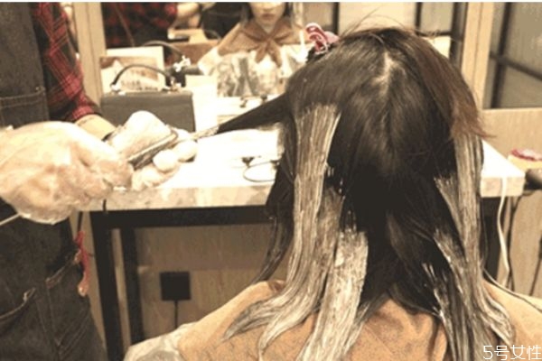 沐浴染是什么意思 沐浴染和普通染的區(qū)別 沐浴染是什么意思 沐浴染和普通染的區(qū)別