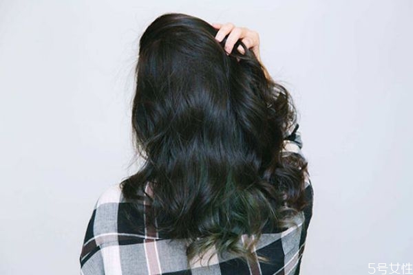 軟化完幾天可以染發(fā) 軟化頭發(fā)多久可以染發(fā) 軟化完幾天可以染發(fā) 軟化頭發(fā)多久可以染發(fā)