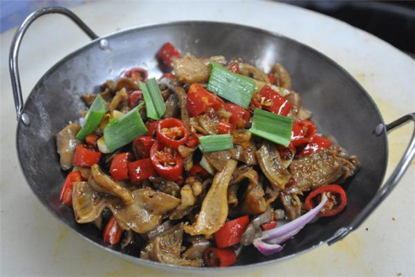 干鍋牛雜的做法 干鍋牛雜吃了會(huì)上火嗎 干鍋牛雜的做法 干鍋牛雜吃了會(huì)上火嗎