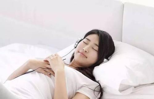 邊聽歌邊睡覺好嗎 睡覺時可以戴耳機(jī)聽歌嗎 邊聽歌邊睡覺好嗎 睡覺時可以戴耳機(jī)聽歌嗎