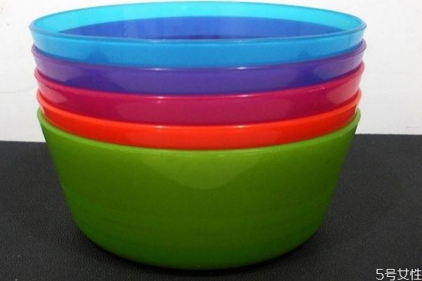 塑料碗用多了會怎么樣 長期使用塑料碗的危害 塑料碗用多了會怎么樣 長期使用塑料碗的危害