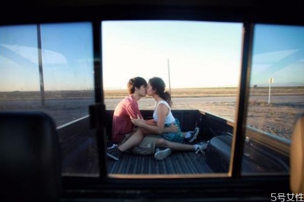 婚后女人該怎么樣生活才幸福 婚后女人該如何經(jīng)營(yíng)感情 婚后女人該怎么樣生活才幸福 婚后女人該如何經(jīng)營(yíng)感情