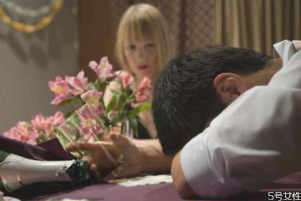 老公心里沒你的表現(xiàn) 老公心里有別人的跡象 老公心里沒你的表現(xiàn) 老公心里有別人的跡象