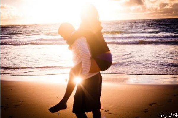 婚后女人該怎么樣生活才幸福 婚后女人該如何經(jīng)營(yíng)感情 婚后女人該怎么樣生活才幸福 婚后女人該如何經(jīng)營(yíng)感情