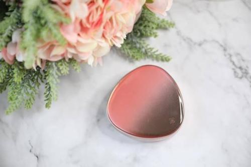 花迷巨亮無瑕氣墊好用嗎 花迷巨亮無瑕氣墊的優(yōu)點 花迷巨亮無瑕氣墊好用嗎 花迷巨亮無瑕氣墊的優(yōu)點